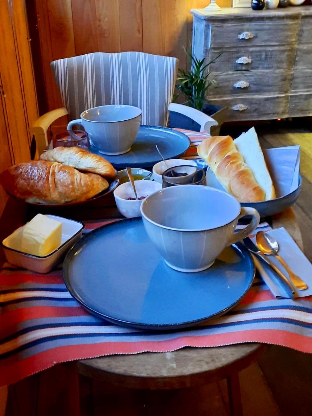 Bed and Breakfast Pierres Et Jardins Санліс Екстер'єр фото