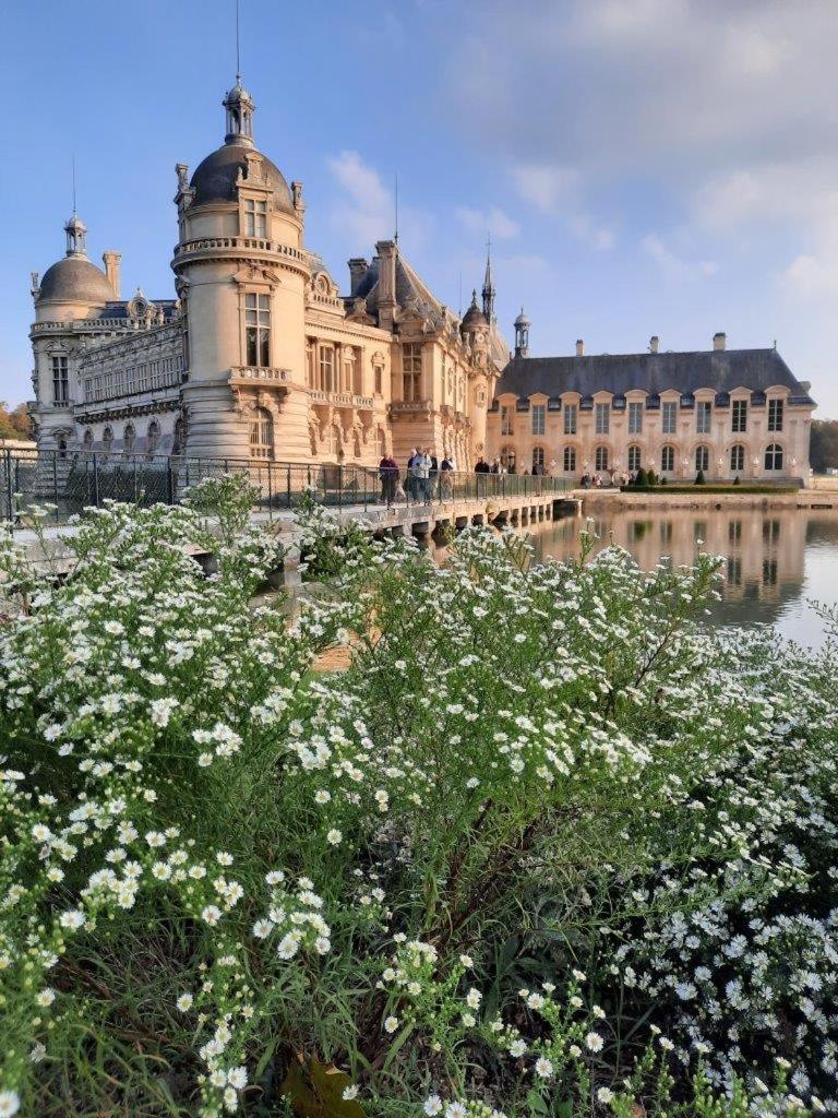Bed and Breakfast Pierres Et Jardins Санліс Екстер'єр фото